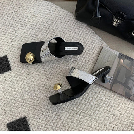 2023 Summer New Fashion Metal Clasp Toe Clamping Square Heel Medium Heel Sandals Women's Shoes Fashion Slippers