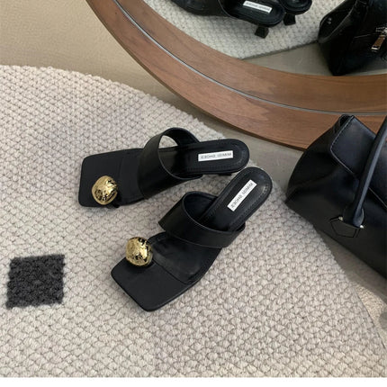 2023 Summer New Fashion Metal Clasp Toe Clamping Square Heel Medium Heel Sandals Women's Shoes Fashion Slippers