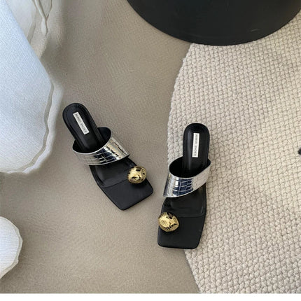 2023 Summer New Fashion Metal Clasp Toe Clamping Square Heel Medium Heel Sandals Women's Shoes Fashion Slippers