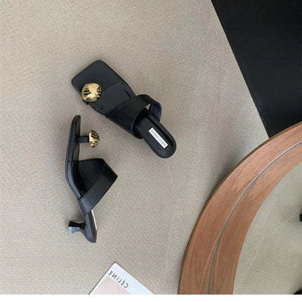 2023 Summer New Fashion Metal Clasp Toe Clamping Square Heel Medium Heel Sandals Women's Shoes Fashion Slippers