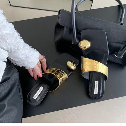 2023 Summer New Fashion Metal Clasp Toe Clamping Square Heel Medium Heel Sandals Women's Shoes Fashion Slippers