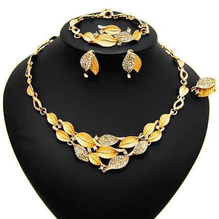 Zhuerrui Dubai Simple Copper Ring Jewelry Four-piece Set Hollow Copper Ring Insect Shape Pendant Women Leisure Necklace