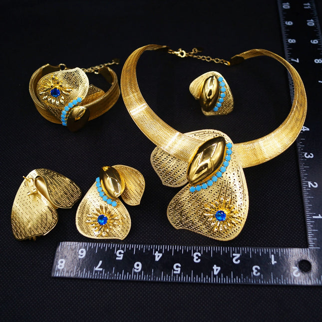 Zhuerrui's New Unique Set of Four Pieces of Jewelry with Unique Styling Is Designed As a Retro Luxury Wedding Anniversary Gift