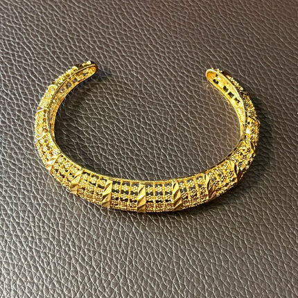 Zhuerrui Factory Plating Gold Alloy Jewelry Sets Hollow Out Bracelet Jewelry Set Exquisite Woman Christmas Gifts Party B0231