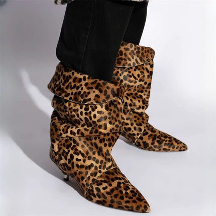 Arden Furtado 2025 Spring leopard print Large tubular boots Pointed toe Slip-on Pleated Middle heel Modern boots Short boots