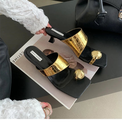 2023 Summer New Fashion Metal Clasp Toe Clamping Square Heel Medium Heel Sandals Women's Shoes Fashion Slippers