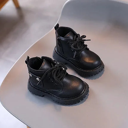 Fashionable high-top shoes for kids, minimalist and atmospheric casual boots for girls, princess shoes, new style short boots.