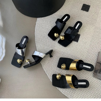 2023 Summer New Fashion Metal Clasp Toe Clamping Square Heel Medium Heel Sandals Women's Shoes Fashion Slippers