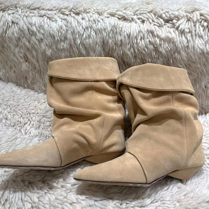 Arden Furtado 2025 Spring leopard print Large tubular boots Pointed toe Slip-on Pleated Middle heel Modern boots Short boots