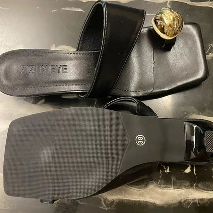 2023 Summer New Fashion Metal Clasp Toe Clamping Square Heel Medium Heel Sandals Women's Shoes Fashion Slippers