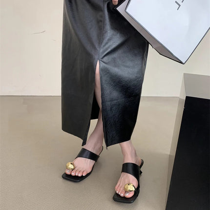 2023 Summer New Fashion Metal Clasp Toe Clamping Square Heel Medium Heel Sandals Women's Shoes Fashion Slippers