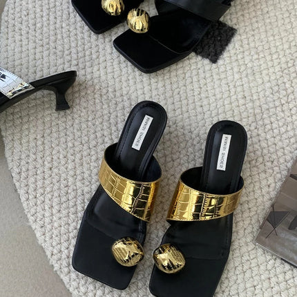 2023 Summer New Fashion Metal Clasp Toe Clamping Square Heel Medium Heel Sandals Women's Shoes Fashion Slippers