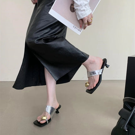 2023 Summer New Fashion Metal Clasp Toe Clamping Square Heel Medium Heel Sandals Women's Shoes Fashion Slippers