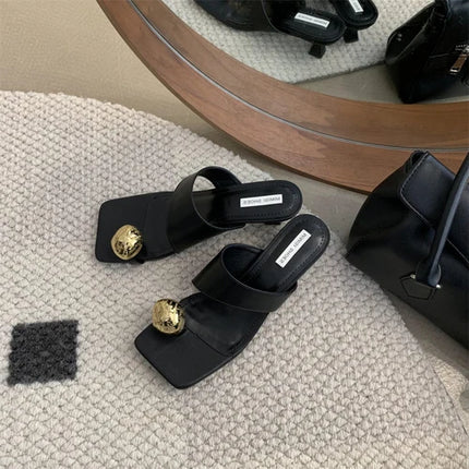 2023 Summer New Fashion Metal Clasp Toe Clamping Square Heel Medium Heel Sandals Women's Shoes Fashion Slippers