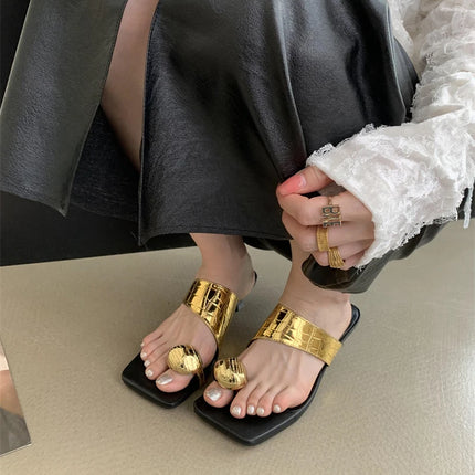 2023 Summer New Fashion Metal Clasp Toe Clamping Square Heel Medium Heel Sandals Women's Shoes Fashion Slippers