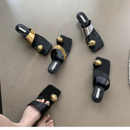2023 Summer New Fashion Metal Clasp Toe Clamping Square Heel Medium Heel Sandals Women's Shoes Fashion Slippers